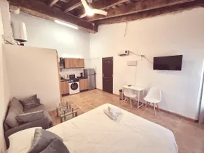 Amparo Apartments, Colon Suite with balcony - Image 4
