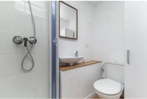 Amparo Apartments, Colon Suite with balcony - Image 5