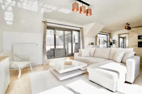 Penthouse with a Neo-Gothic Parish church view - Image 2