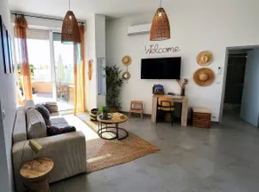 Beautiful apartment with pool by the sea - Image 3
