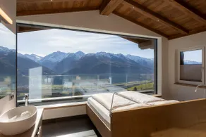 Premium penthouse with 3 bedrooms & IR sauna - Image 2