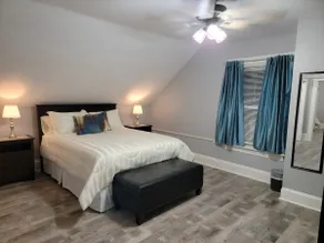 Modern St. Louis Retreat- LOW Cleaning Fee - Image 5