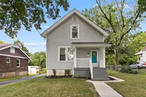 Modern St. Louis Retreat- LOW Cleaning Fee - Image 2