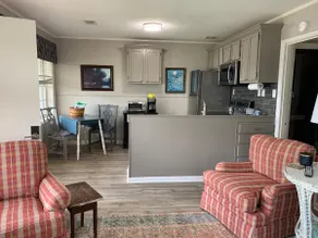 Charming waterfront condo on Lake Hamilton - Image 3