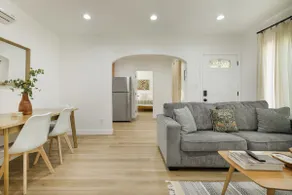 •Stylish 2BR in Dtwn Riverside• - Image 3