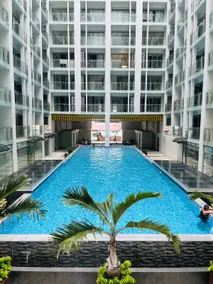 Quiet Stay | King Bed+Private WiFi | Near Airport - Image 4