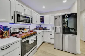 Modern 4BR Retreat w/Pool in sunny Phoenix - Image 3
