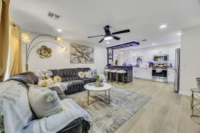 Modern 4BR Retreat w/Pool in sunny Phoenix - Image 2