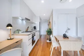 'Sage Bloom' Elegant Newstead Stay with Shared Pool - Image 4