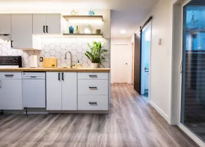 Brand New Suite In House Pet And Family Friendly - Image 2