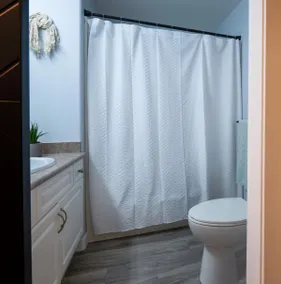Brand New Suite In House Pet And Family Friendly - Image 5