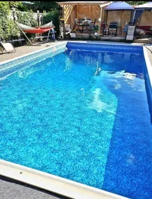 Spacious Pool House 5 Minutes to Elgin Centre - Image 2