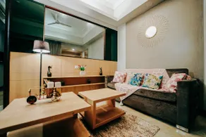 Private suite with balcony - Image 2