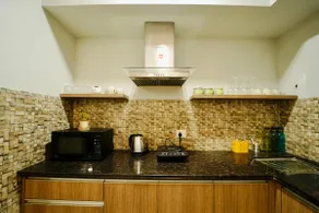 Private suite with balcony - Image 5
