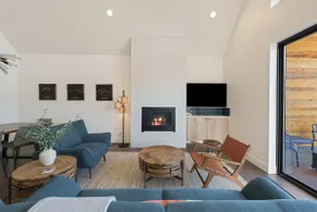 1️⃣ Mountain Modern | 2 King + 3 Twin | Dogs OK - Image 4