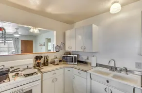 2Br Farmington Townhouse | Pets + Fenced Yard - Image 3