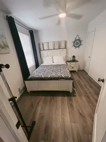 Sunny JAX Dwelling• Spacious 1BR w/ Local Charm - Image 3
