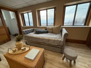 Historic schoolhouse apartment - Image 3