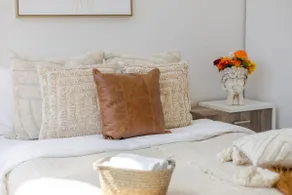 Elegant 1BDR Apt – Live the MTL Vibe on Bishop - Image 2