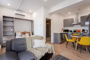 Sleek 1BDR on Bishop – Downtown MTL Gem - Image 3