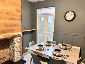 Beautiful 4 bedroom property with 5G WI-FI and smart tv - Image 3