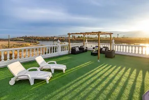 Unique beachfront house - Image 4