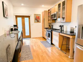 Your Capitol Hill B&B Retreat. Free parking pass! - Image 5