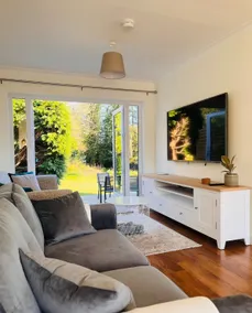 Modern, Spacious Home with Stunning Private Garden - Ideal for Families, Contractors and Business Travellers - Image 5