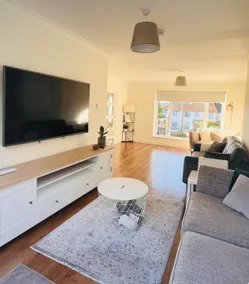 Modern, Spacious Home with Stunning Private Garden - Ideal for Families, Contractors and Business Travellers - Image 2