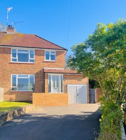 Modern, Spacious Home with Stunning Private Garden - Ideal for Families, Contractors and Business Travellers - Image 3