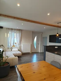 Family home with outdoor area - Image 5