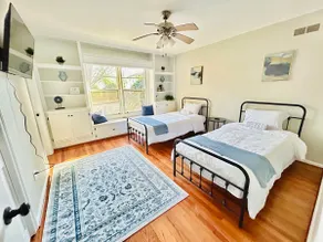 Spacious 3 bd Home with Office, GameRoom & Balcony - Image 2