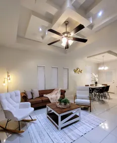 Great Homey Space-Access to Everything 3BD/2B Apt - Image 3