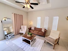 Great Homey Space-Access to Everything 3BD/2B Apt - Image 2