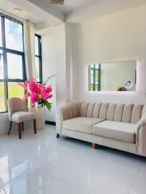 Elegant apartment with bathtub and balcony - Image 5