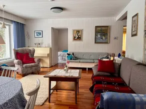 Peaceful retro home by the river - Image 3