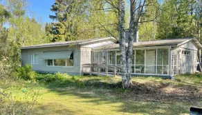 Peaceful retro home by the river - Image 2