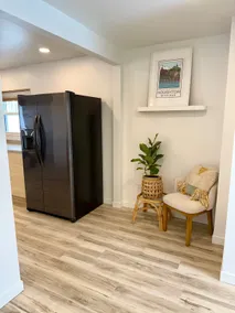 Clean+Modern on Trailside •Pets OK• trailer space! - Image 5