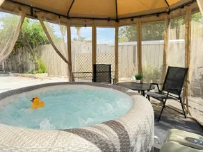 Jacuzzi Guesthouse - Perfect Getaway! - Image 2