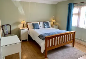Spacious & Comfy 2 King bed Apartment Wexford Co - Image 2