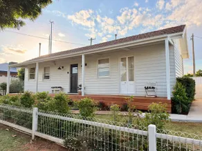 Cottage on Victoria - Image 5