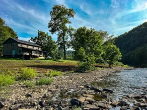 Redbank Retreat • Waterfront • Hot Tub • Fire Pit - Image 3