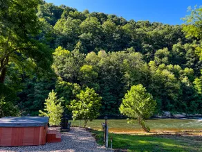 Redbank Retreat • Waterfront • Hot Tub • Fire Pit - Image 4