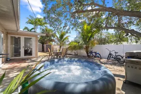 Relax+ Jacuzzi | 9 Min to Siesta Key Beach - Image 2