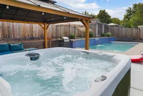 Sacramento 4 Bedroom Home | Pool Hot-Tub Mini Golf - Image 2
