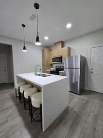 Modern Central Stay - Image 3