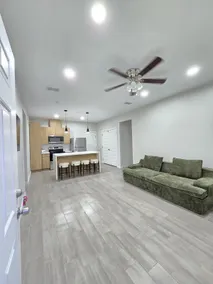 Modern Central Stay - Image 5