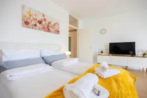 Business & Relax | Skyline View, Balcony & Wi-Fi - Image 3