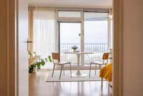 Business & Relax | Skyline View, Balcony & Wi-Fi - Image 4