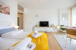 Business & Relax | Skyline View, Balcony & Wi-Fi - Image 5